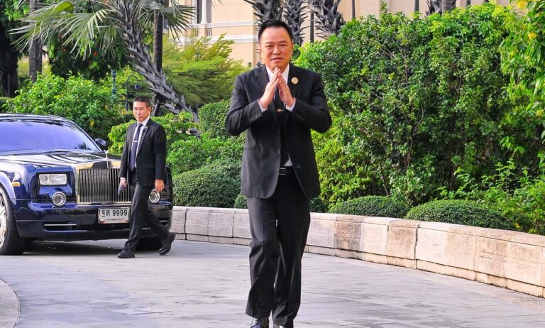 Read more about the article รัฐมนตรีเกียรติยศ ‘อนุทิน’ ติดตามขบวนเสด็จฯ เยือนจีน กษัตริย์ไทยพระองค์แรกในประวัติศาสตร์ 50 ปีสัมพันธ์การทูต