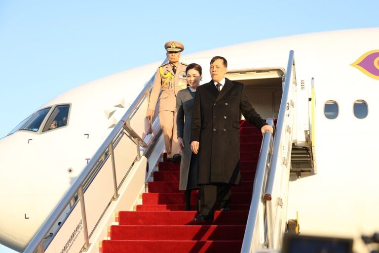 Read more about the article ในหลวง-พระราชินี เสด็จฯ ถึงสาธารณรัฐประชาชนจีน ในโอกาสเสด็จฯ เยือนอย่างเป็นทางการ.