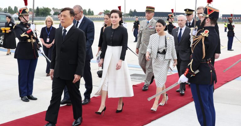 Read more about the article พระบาทสมเด็จพระเจ้าอยู่หัว และสมเด็จพระนางเจ้า ฯ พระบรมราชินี เสด็จฯ เยือนฝรั่งเศสอย่างเป็นทางการ เฉลิมฉลองครบ  170 ปี แห่งการสถาปนาความสัมพันธ์ทางการทูต